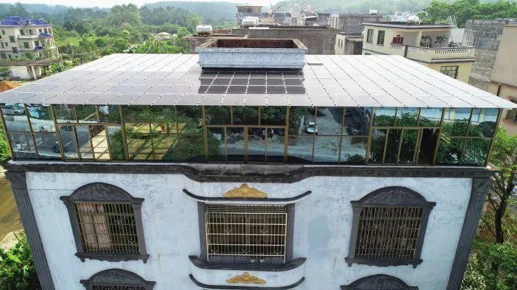 還在裝傳統(tǒng)陽光房？太傻了！如今大家都裝這個，美觀、環(huán)保還能賺錢！